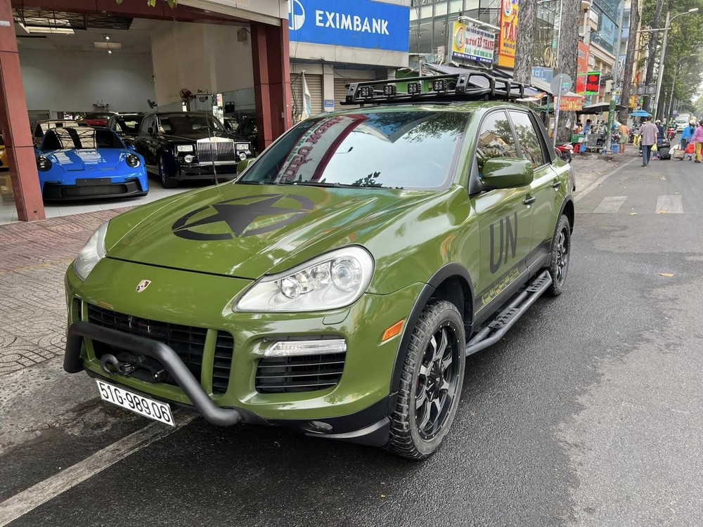Porsche Cayenne Turbo S thế hệ đầu tiên được đích thân ông Vũ cầm lái vào đầu tháng này Porsche Cayenne Turbo S thế hệ đầu tiên được đích thân ông Vũ cầm lái vào đầu tháng này