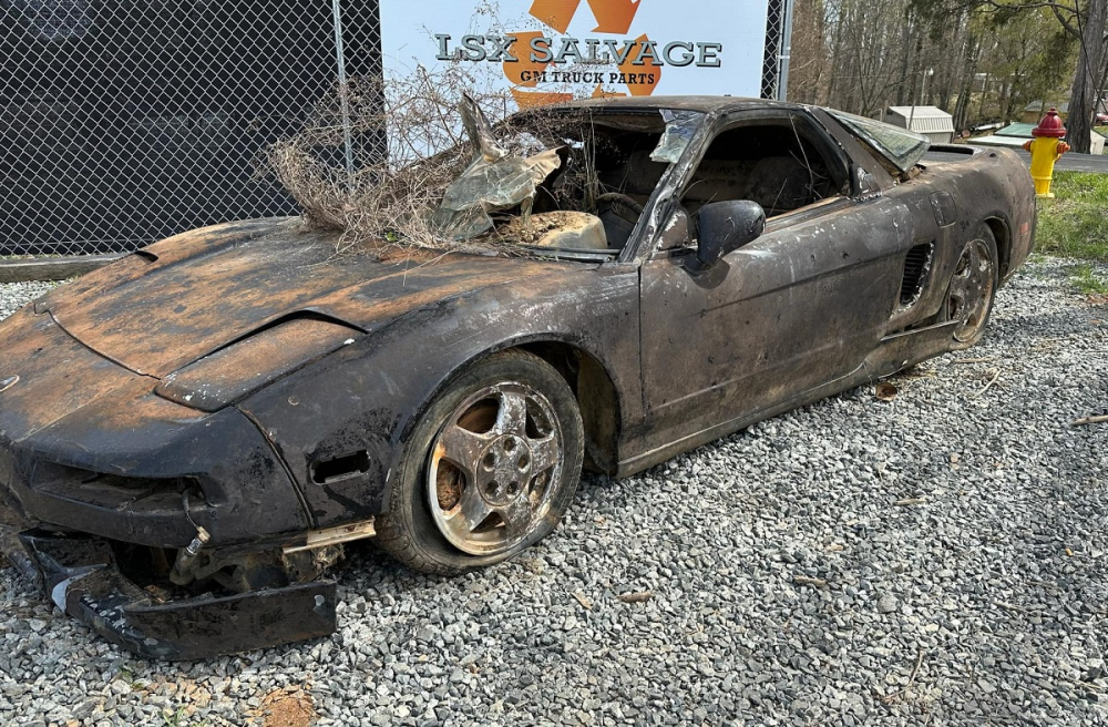 Chiếc Acura NSX bị hư hỏng ho&agrave;n to&agrave;n