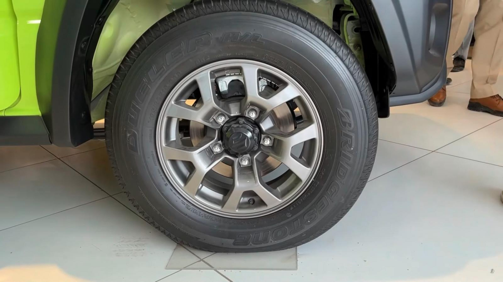 Vành hợp kim 15 inch của Suzuki Jimny 5 cửa Vành hợp kim 15 inch của Suzuki Jimny 5 cửa