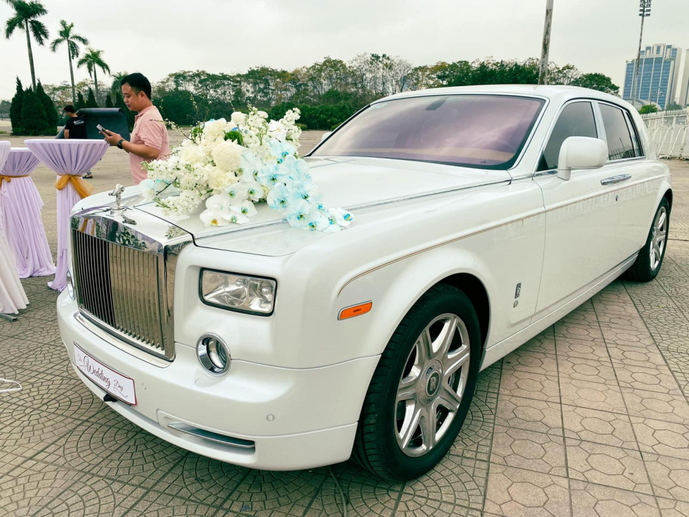Rolls-Royce Phantom bản giới hạn 100 chiếc trên toàn thế giới, đây là 1 trong 2 xe có mặt tại Việt Nam Rolls-Royce Phantom bản giới hạn 100 chiếc trên toàn thế giới, đây là 1 trong 2 xe có mặt tại Việt Nam
