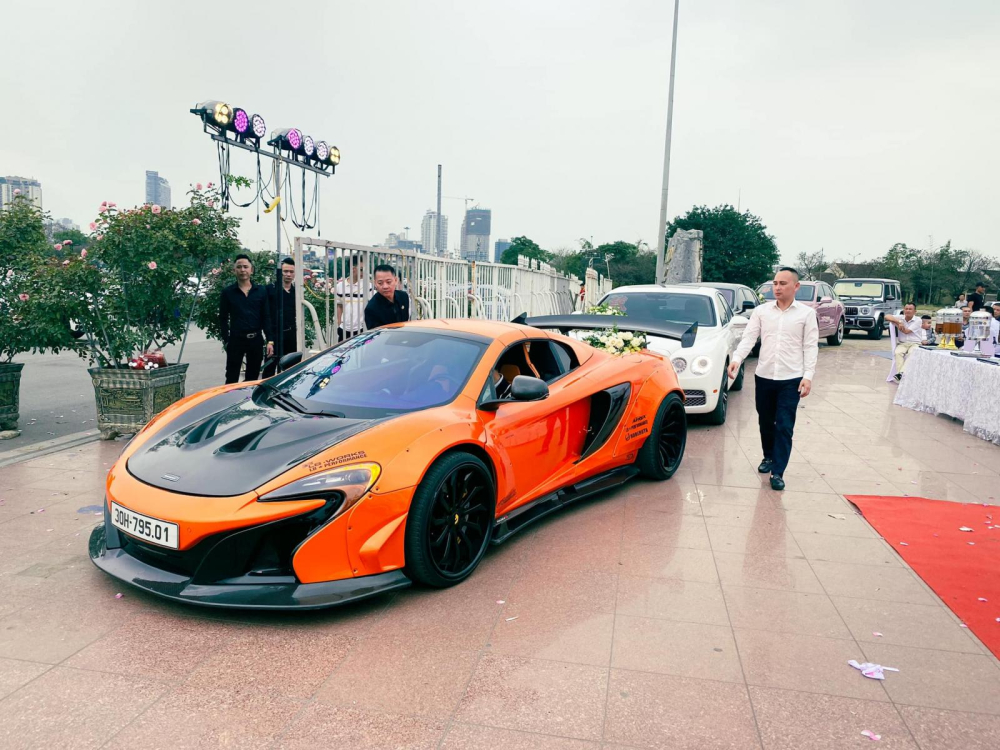 McLaren 650S Spider độ Liberty Walk đã tham dự vào lễ ăn hỏi của cháu trai bà chủ showroom siêu xe ở Hà Nội vào tuần trước McLaren 650S Spider độ Liberty Walk đã tham dự vào lễ ăn hỏi của cháu trai bà chủ showroom siêu xe ở Hà Nội vào tuần trước