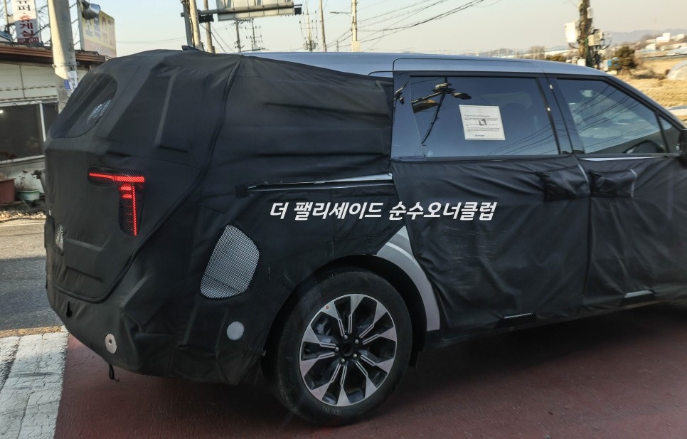 Vành la-zăng mới của Kia Carnival 2024