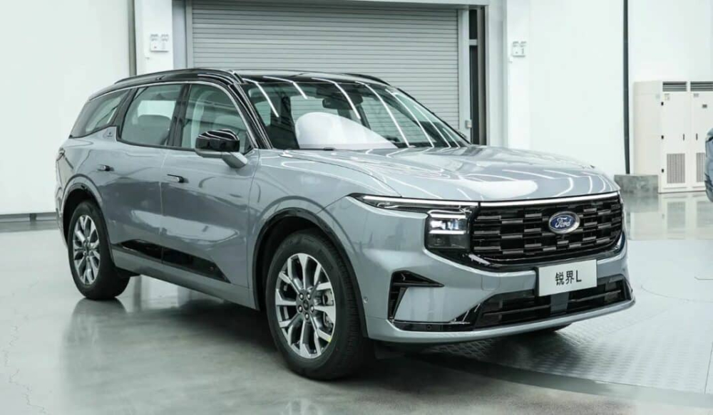 Ford Edge L 2023 bản thường sẽ chia thành 3 phiên bản khác, giá từ 229.800 nhân dân tệ đến 289.800 nhân dân tệ, khoảng 778-995 triệu đồng Ford Edge L 2023 bản thường sẽ chia thành 3 phiên bản khác, giá từ 229.800 nhân dân tệ đến 289.800 nhân dân tệ, khoảng 778-995 triệu đồng