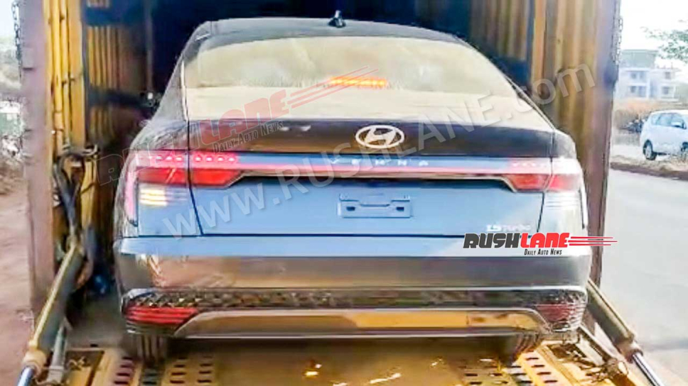 Khu vực phía sau của Hyundai Accent 2023 bản cao cấp nhất