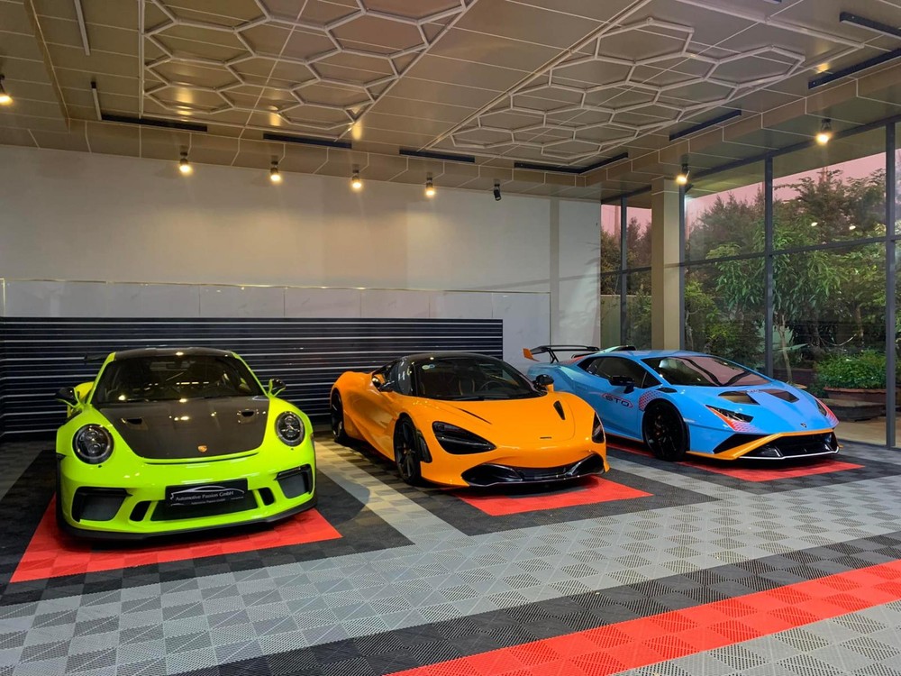 Garage siêu xe của đại gia Vũng Tàu trong 1 lần lộ ảnh đã gây choáng ngợp người xem Garage siêu xe của đại gia Vũng Tàu trong 1 lần lộ ảnh đã gây choáng ngợp người xem