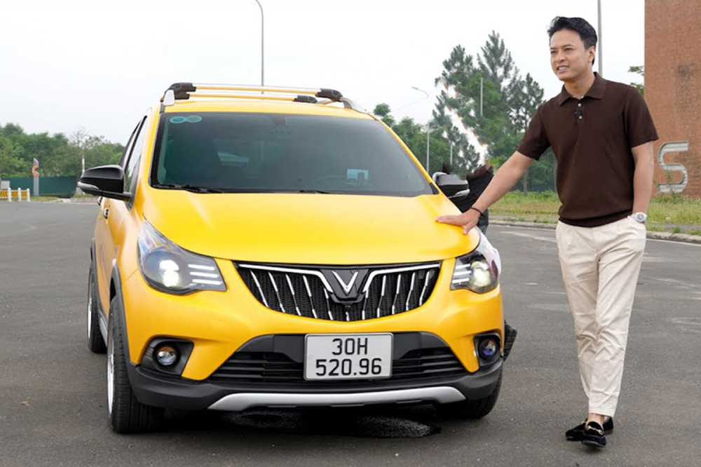 Diễn vi&ecirc;n Hồng Đăng b&ecirc;n chiếc VinFast Fadil độ của gia đ&igrave;nh