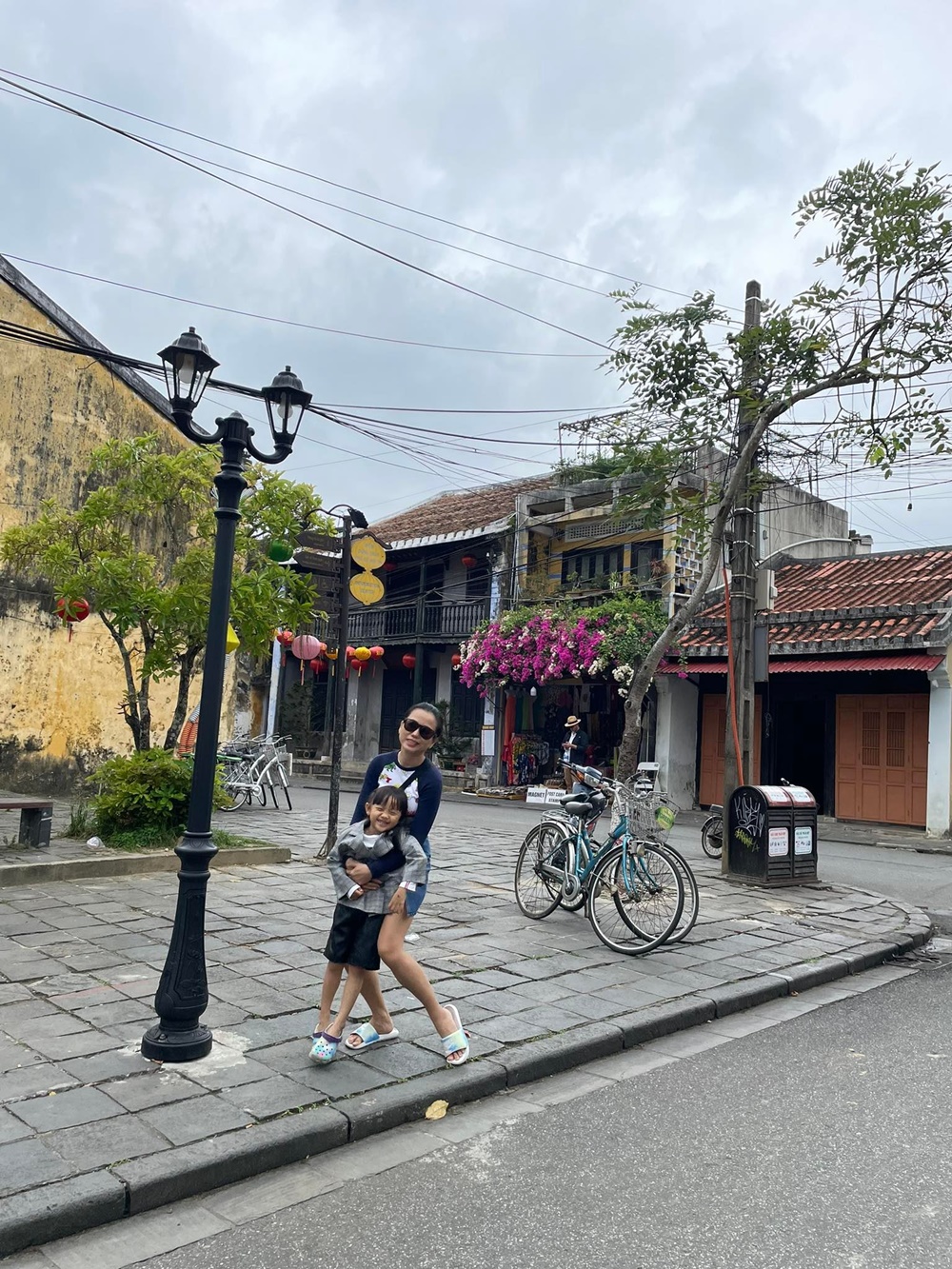 Hội An là nơi để lại nhiều ấn tượng đối với 2 mẹ con chị Hạnh.