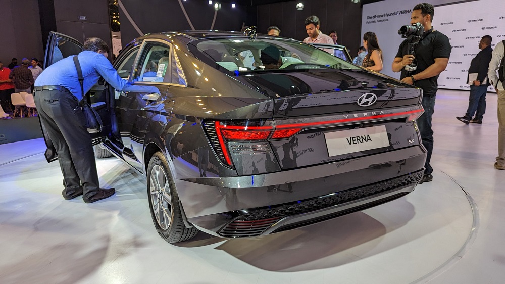 Hyundai Accent 2023 nhìn từ phía sau Hyundai Accent 2023 nhìn từ phía sau