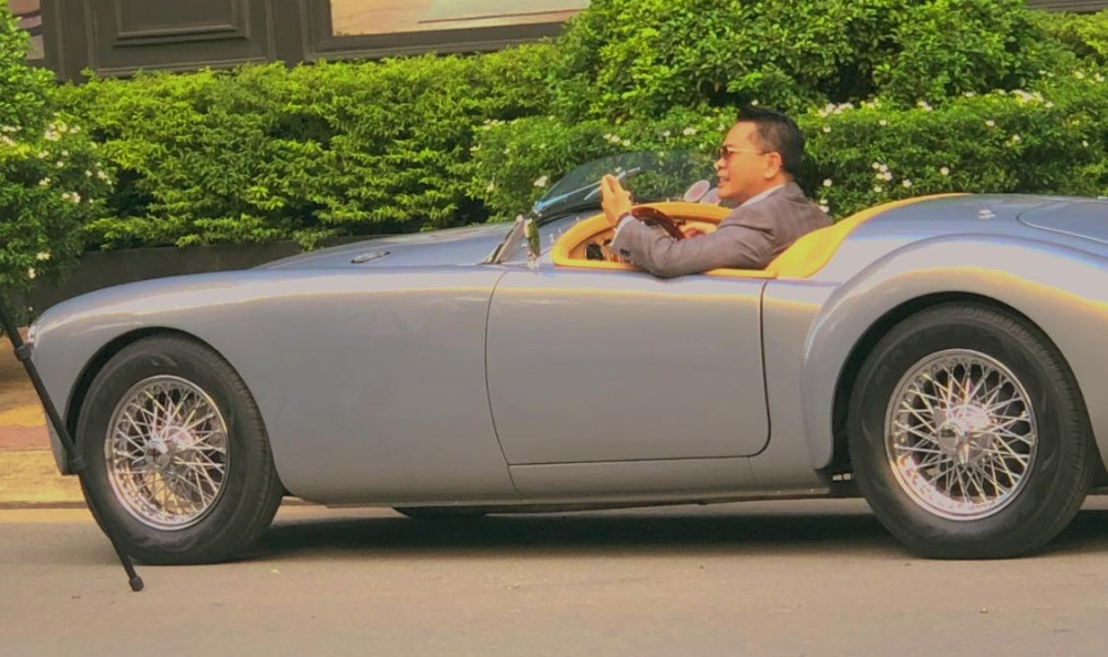 Thái Công luôn diện đồ vest ra đường Thái Công luôn diện đồ vest ra đường