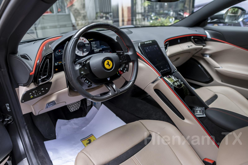 Khoang lái của Ferrari Roma gọn gàng và hiện đại Khoang lái của Ferrari Roma gọn gàng và hiện đại
