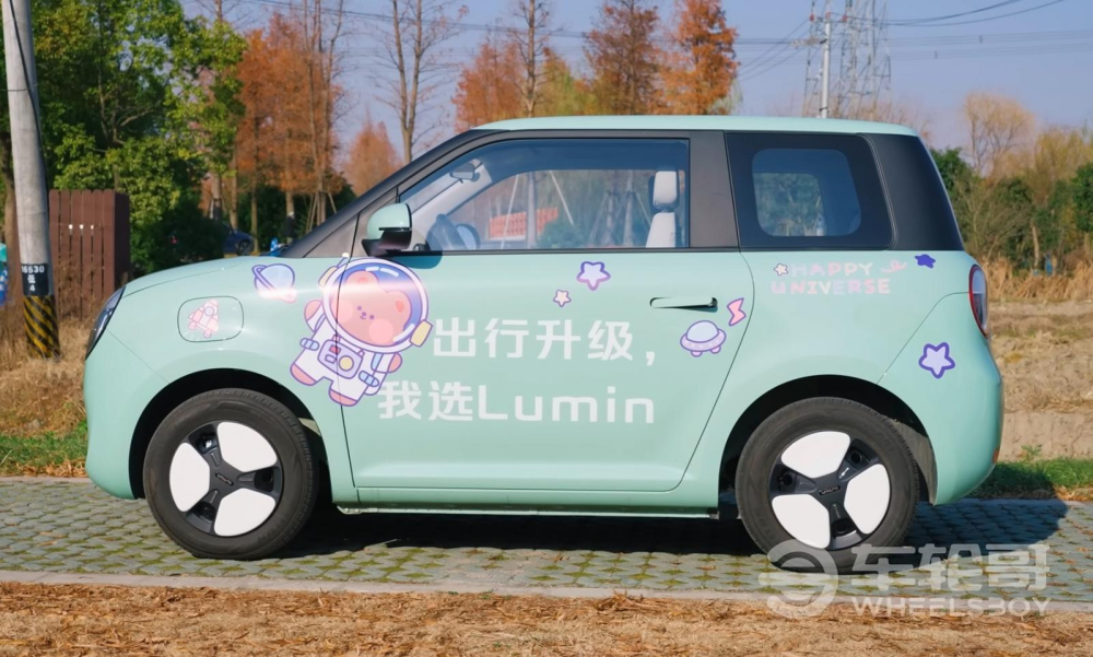 Changan Lumin c&oacute; tay nắm cửa nằm ch&igrave;m v&agrave;o th&acirc;n xe