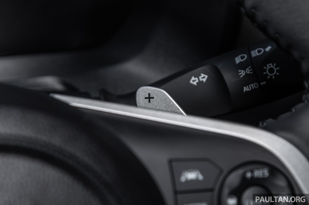 Lẫy chuyển số sau vô lăng của Toyota Vios 2023 Lẫy chuyển số sau vô lăng của Toyota Vios 2023
