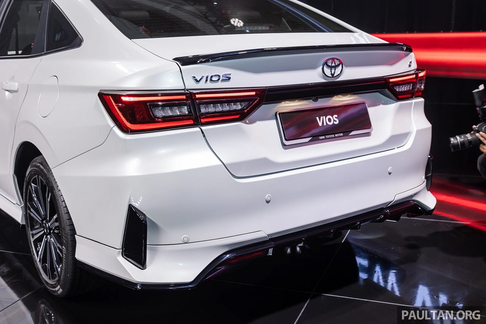 Toyota Vios 2023 nhìn từ phía sau Toyota Vios 2023 nhìn từ phía sau