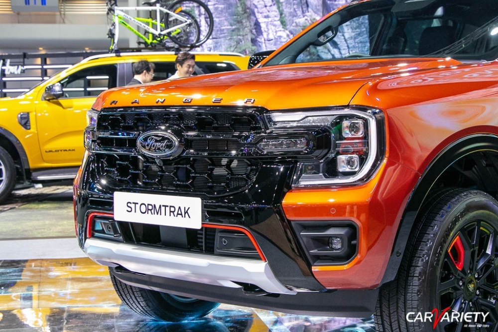 Ford Ranger Stormtrak 2023 thay đổi nhẹ ở lưới tản nhiệt