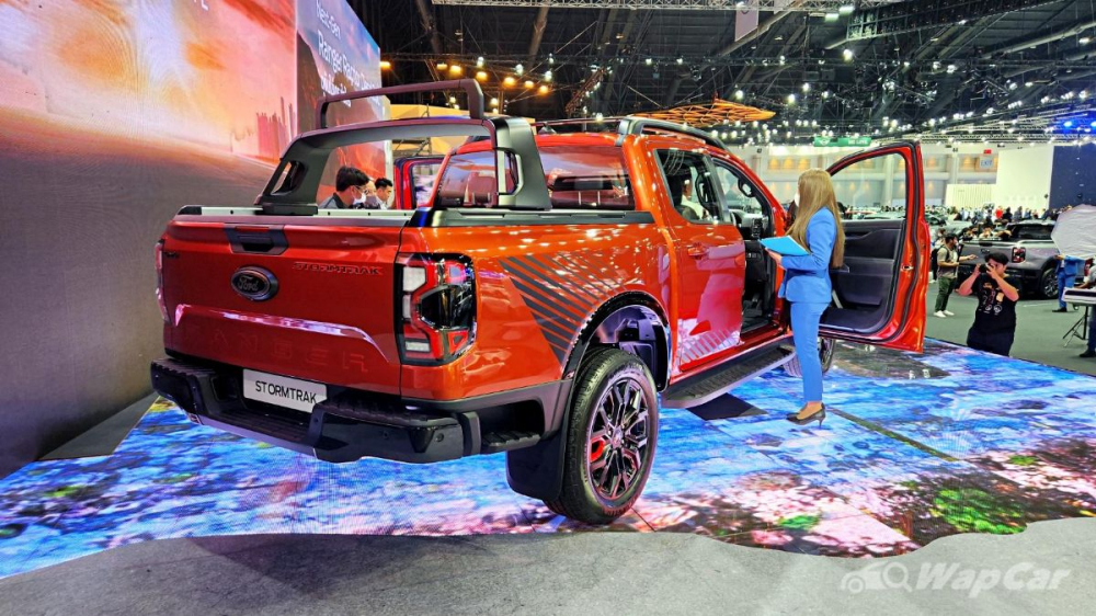 Ford Ranger Stormtrak 2023 sở hữu thanh thể thao có thể dịch chuyển