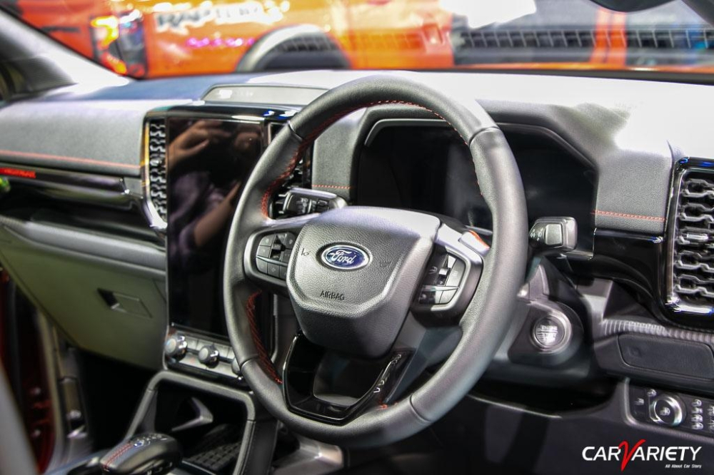 Ford Ranger Stormtrak 2023 có nhiều trang bị an toàn