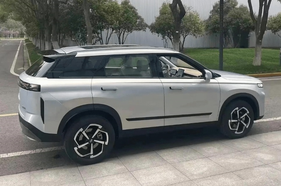 Thiết kế bên sườn của Chery T1EJ Thiết kế bên sườn của Chery T1EJ