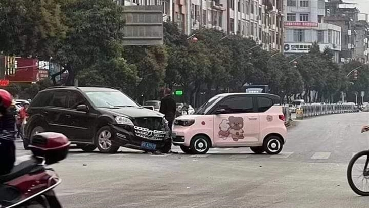 Góc chụp này khiến xe điện Trung Quốc trở nên hot trên các nền tảng mạng xã hội ở Trung Quốc cũng như facebook Góc chụp này khiến xe điện Trung Quốc trở nên hot trên các nền tảng mạng xã hội ở Trung Quốc cũng như facebook