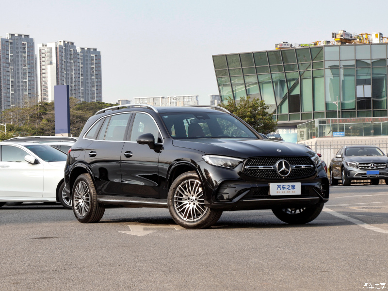 Mercedes-Benz GLC 300 L 4MATIC 2023 bản 7 chỗ năng động Mercedes-Benz GLC 300 L 4MATIC 2023 bản 7 chỗ năng động