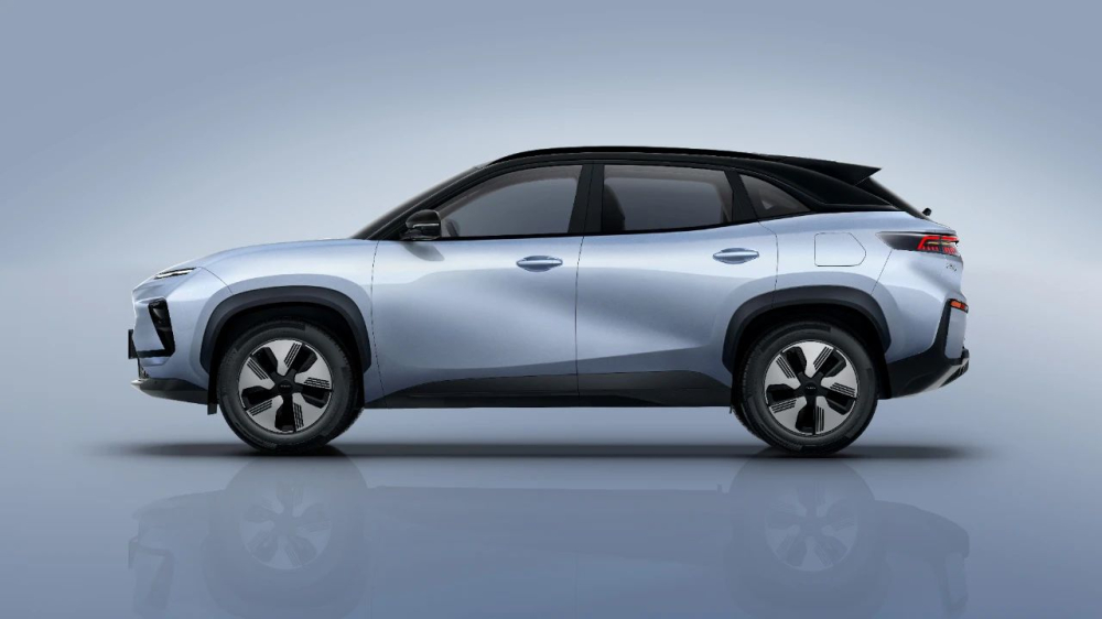 Chery eQ7 nh&igrave;n từ b&ecirc;n sườn