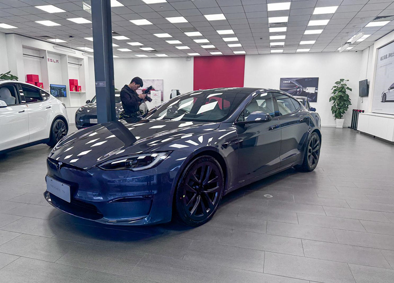 Tesla Model S 2023 m&agrave;u bạc