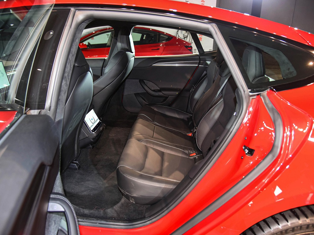 H&agrave;ng ghế sau của Tesla Model S 2023