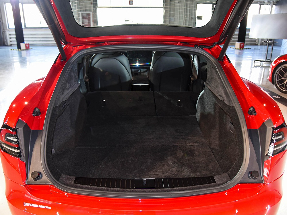 Khoang h&agrave;nh l&yacute; của Tesla Model S 2023