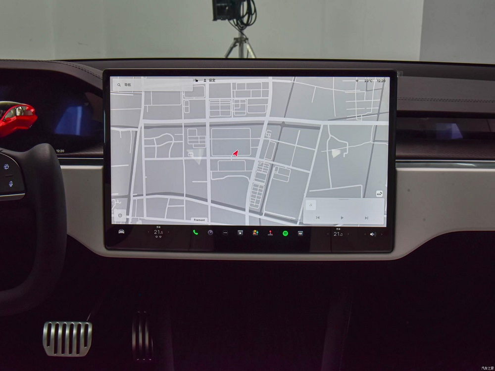 M&agrave;n h&igrave;nh trung t&acirc;m của Tesla Model S 2023