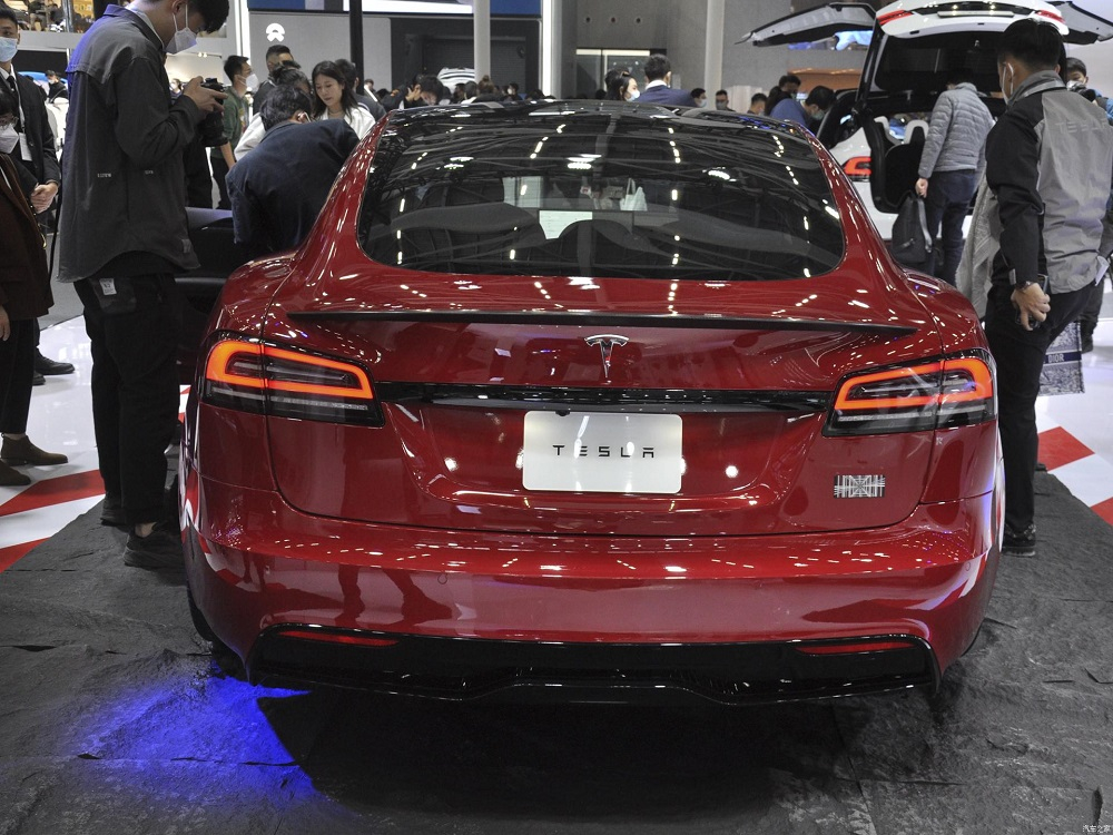 Tesla Model S 2023 nh&igrave;n ph&iacute;a sau