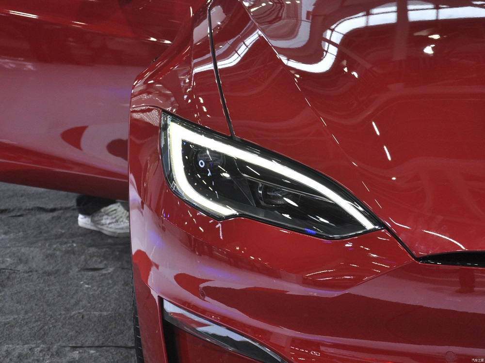 Đ&egrave;n pha của Tesla Model S 2023