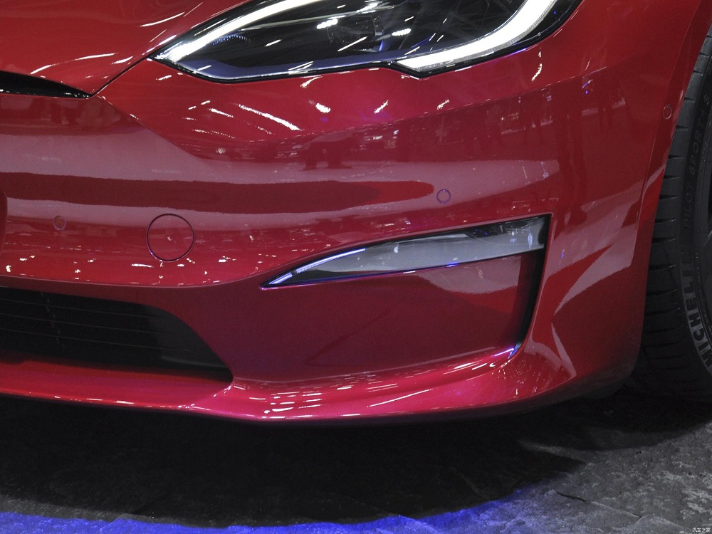 Đ&egrave;n sương m&ugrave; của Tesla Model S 2023