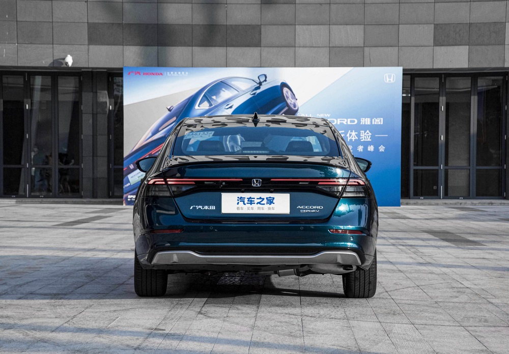 Honda Accord e:PHEV 2023 nh&igrave;n từ ph&iacute;a sau