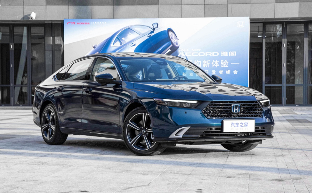 Honda Accord e:PHEV 2023 c&oacute; k&iacute;ch thước kh&aacute; lớn