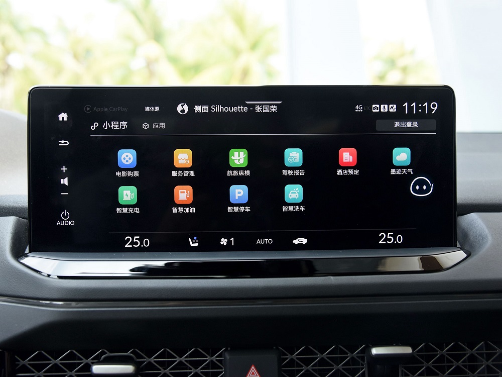 M&agrave;n h&igrave;nh giải tr&iacute; của Honda Accord e:PHEV 2023