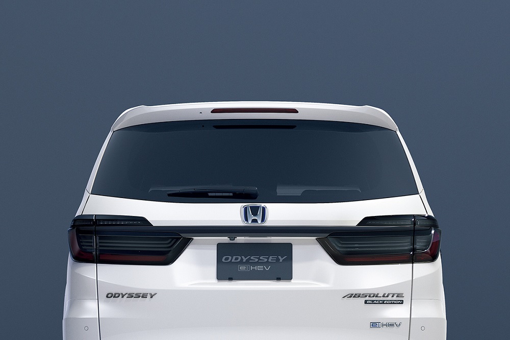 Vỏ đèn hậu của Honda Odyssey 2023 cũng được sơn màu đen Vỏ đèn hậu của Honda Odyssey 2023 cũng được sơn màu đen