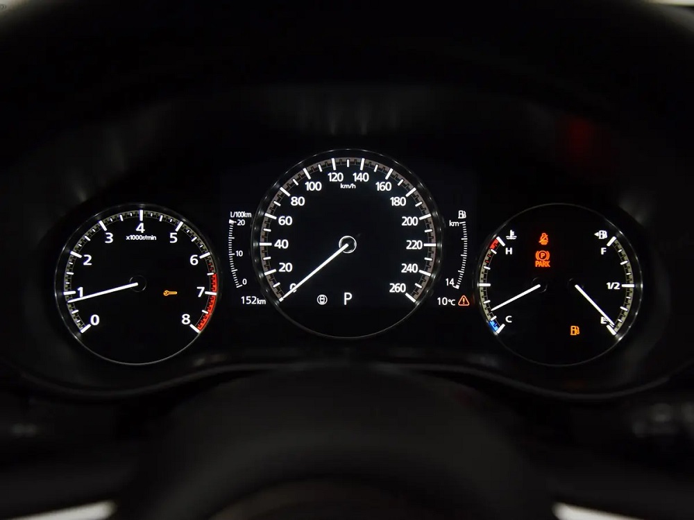 Bảng đồng hồ analog của Mazda CX-50 Bảng đồng hồ analog của Mazda CX-50