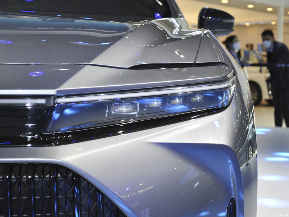 Đèn pha LED của Toyota Crown Sedan 2024 Đèn pha LED của Toyota Crown Sedan 2024