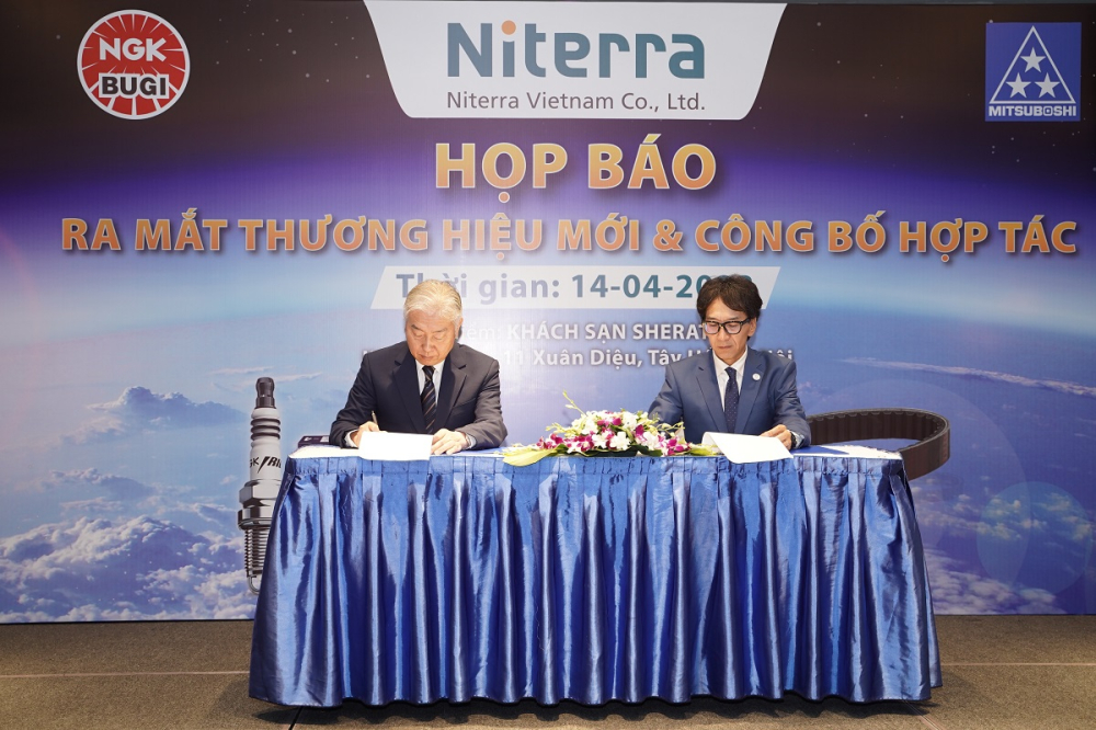 Tổng gi&aacute;m đốc Niterra v&agrave; Tổng gi&aacute;m đốc Mitsuboshi k&yacute; hợp t&aacute;c