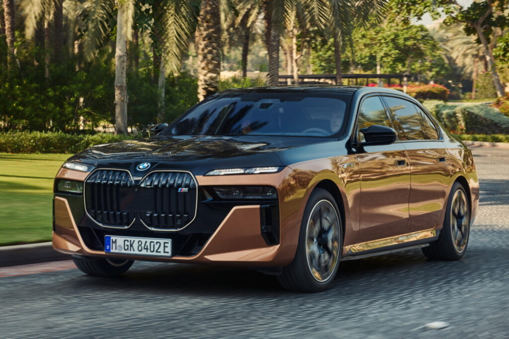 BMW i7 M70 xDrive 2024 có thể chạy gần 500 km sau khi sạc đầy pin