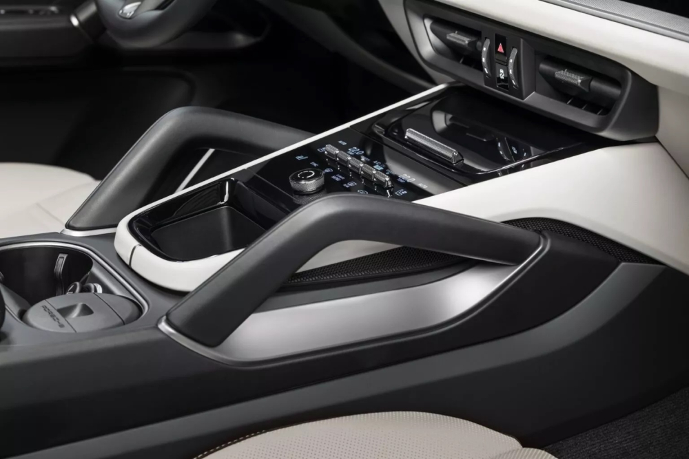 Porsche Cayenne 2024 vẫn có các nút bấm cơ học Porsche Cayenne 2024 vẫn có các nút bấm cơ học