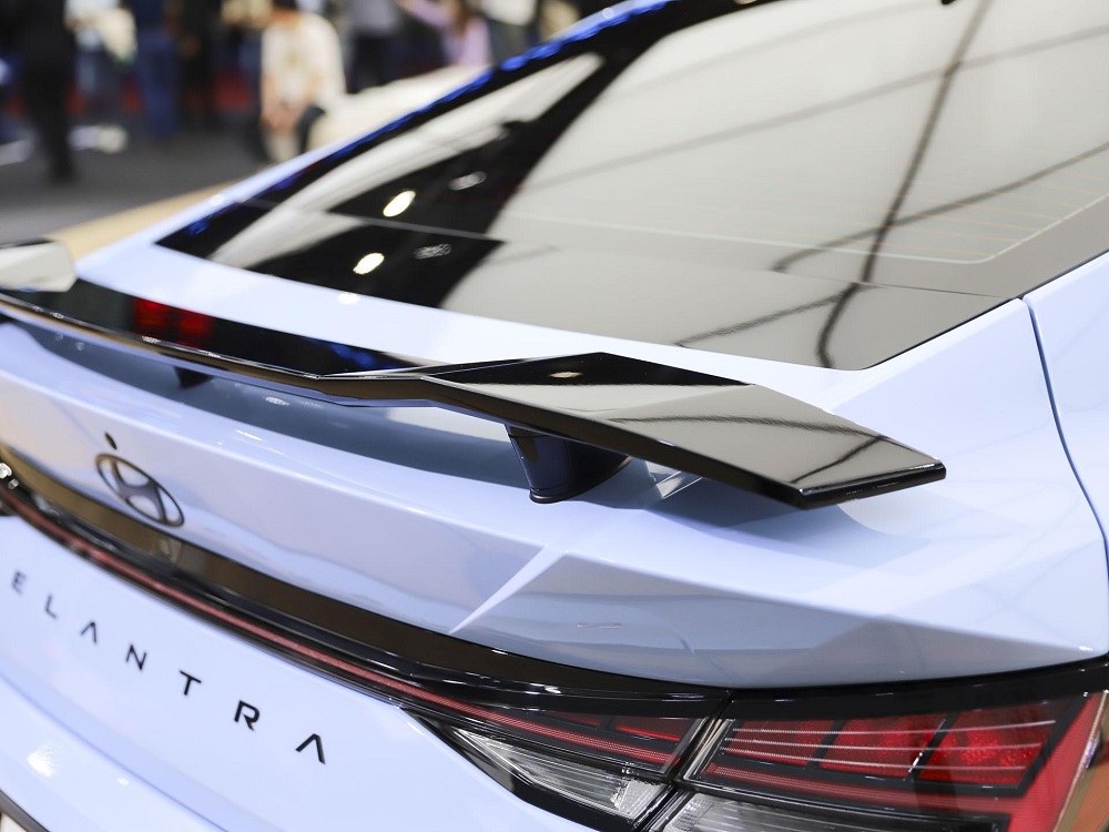 Hyundai Elantra N 2024 còn có thêm logo màu đen