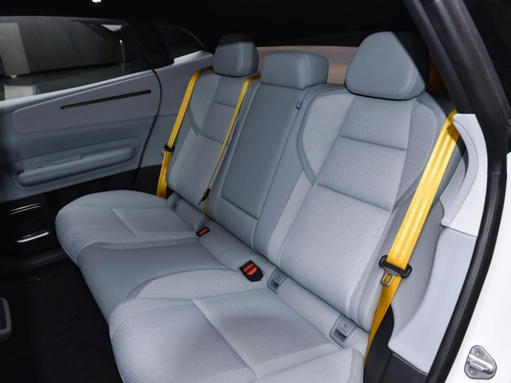 Hàng ghế sau của Polestar 4 2024 Hàng ghế sau của Polestar 4 2024