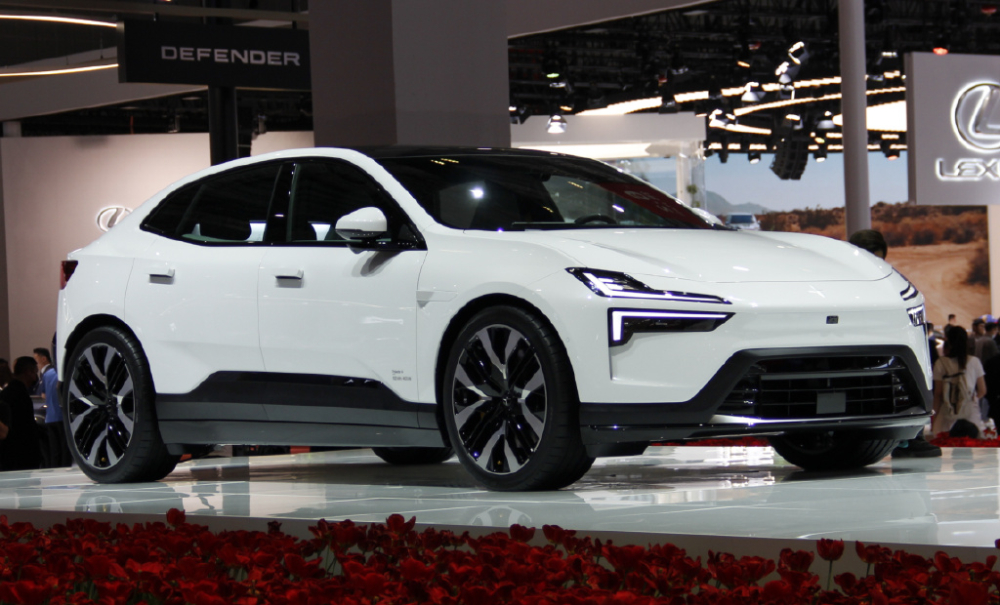 Polestar 4 2024 có nắp ca-pô dốc xuống Polestar 4 2024 có nắp ca-pô dốc xuống