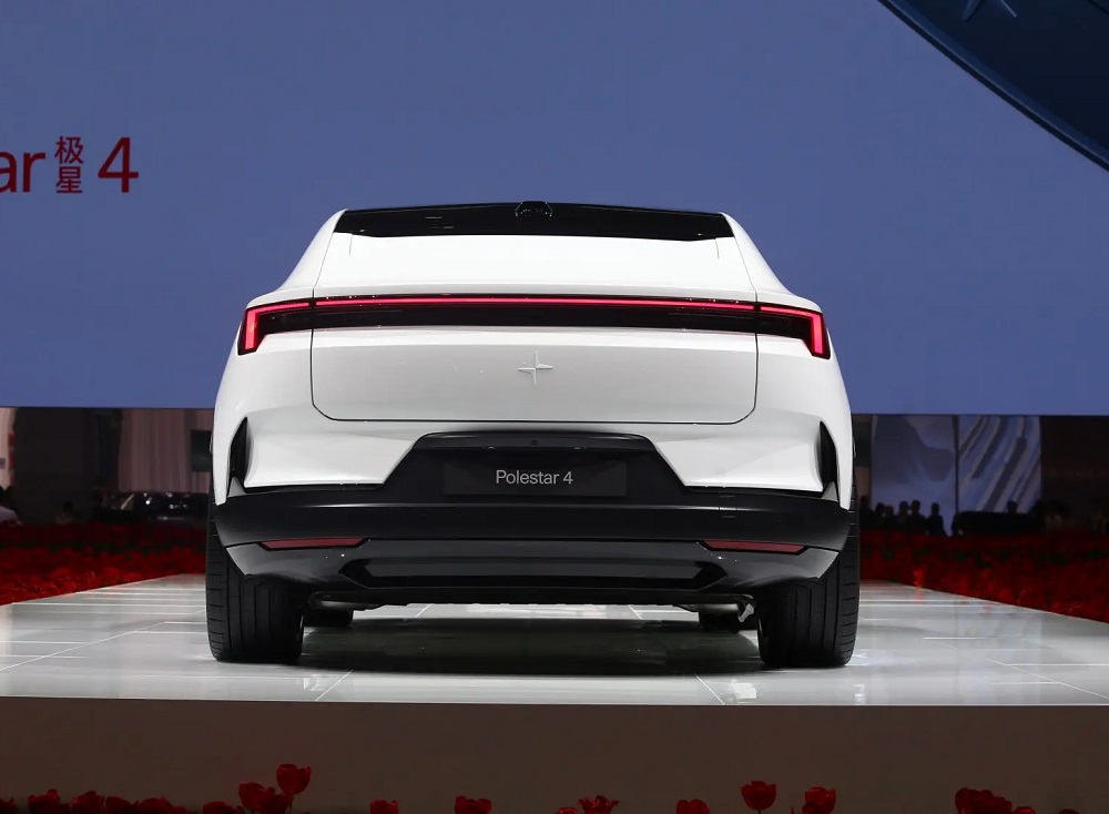 Polestar 4 2024 nhìn từ phía sau Polestar 4 2024 nhìn từ phía sau