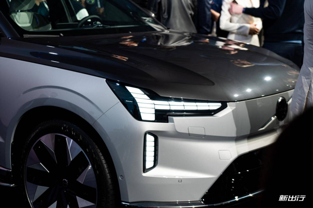 Volvo EX90 Excellence 2023 được trang bị 2 mô-tơ điện mạnh mẽ