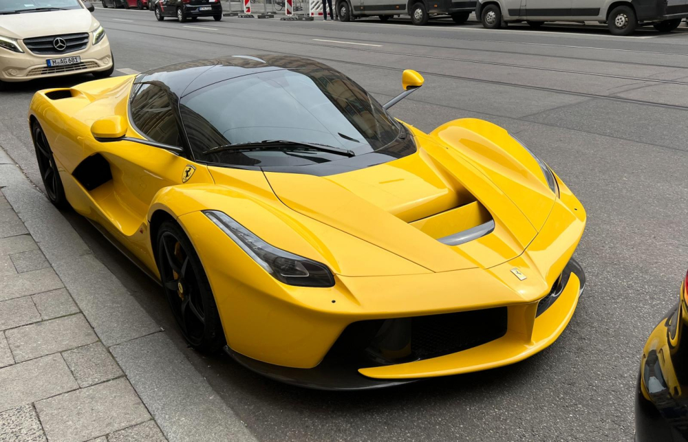 Còn đây là Ferrari LaFerrari Còn đây là Ferrari LaFerrari xịn