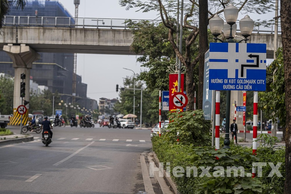 Biển chỉ dẫn hướng đi cho c&aacute;c phương tiện