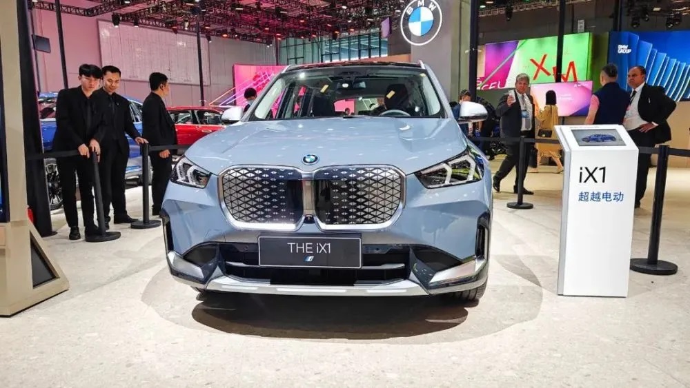BMW iX1 L M Sport 2023 sở hữu cản trước thể thao hơn