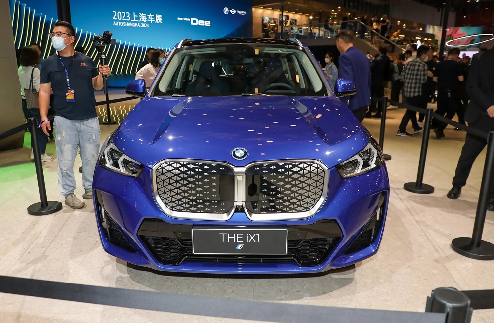 Lưới tản nhiệt đóng kín của BMW iX1 L 2023