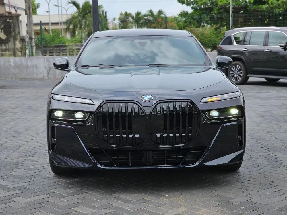 Thiết kế đầu xe gây tranh cãi của BMW 7-Series 2023 